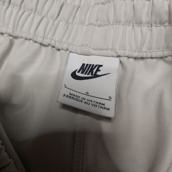 Nike Cargo Joggers - Picture 4 of 5